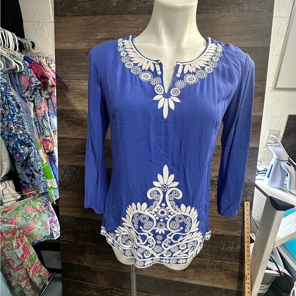 Lilly Pulitzer Blue White Embellished Blouse with 3/4 Sleeves - Picture 2 of 9